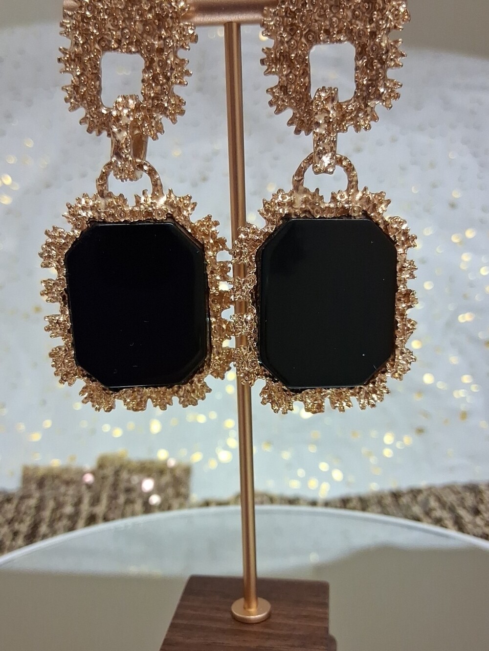 Chunky Baroque Style Gold-Tone Black Stone Drop Earrings 💫
